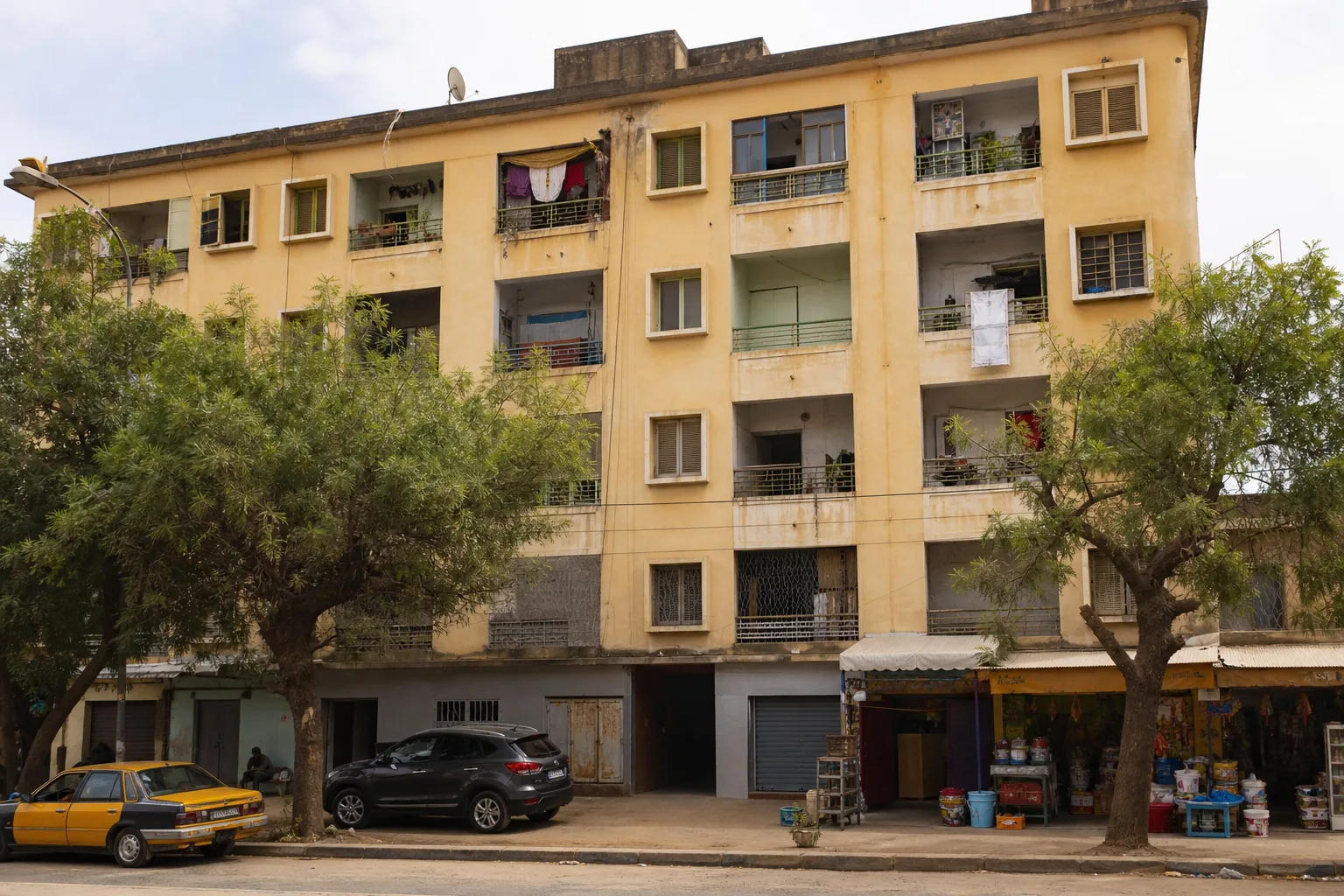 Façade d’immeuble résidentiel à Dakar